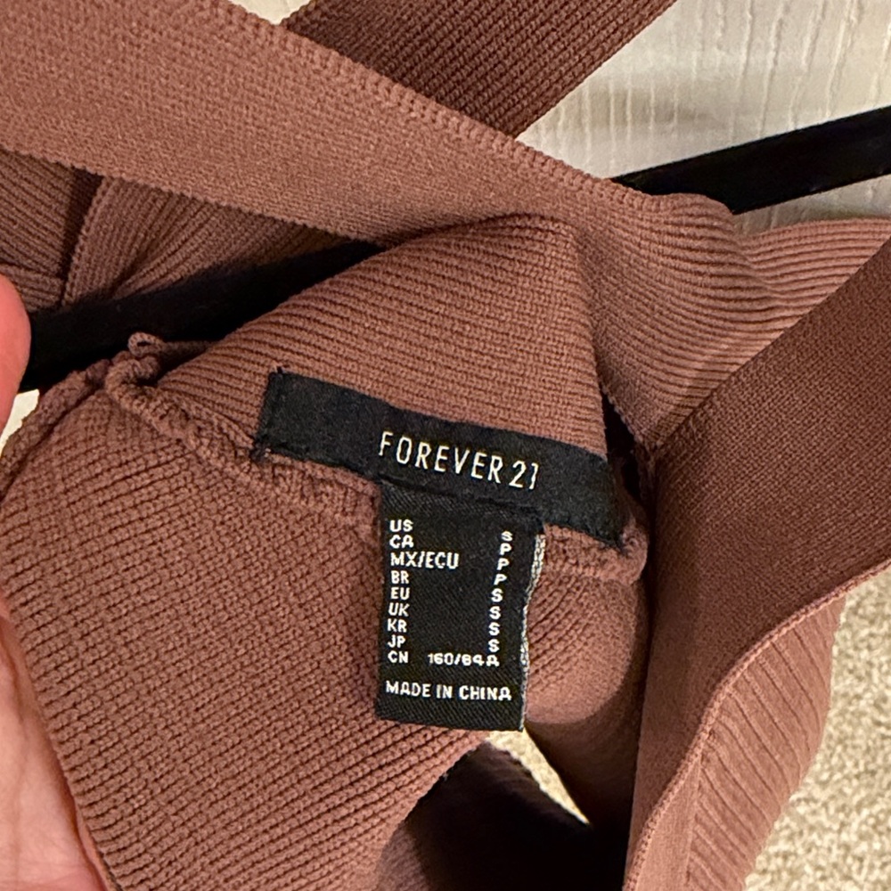 Forever 21 Ribbed Crop Top - Picture 2 of 3